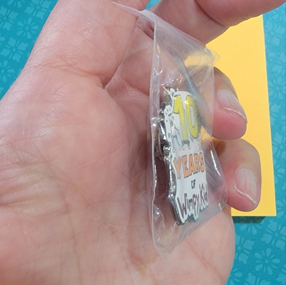 10 years of Wimpy kid pin - Picture 3 of 5
